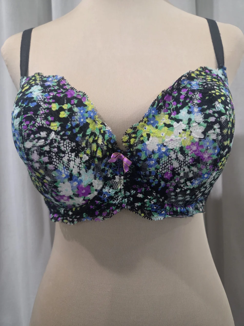 Victoria's Secret Black Floral Lace Underwire Bra with Multicolor Accents